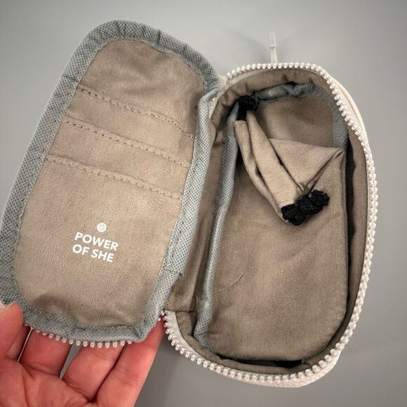 Athleta Rewards White Leather Travel Pouch Sunglasses case bag - Picture 3 of 7